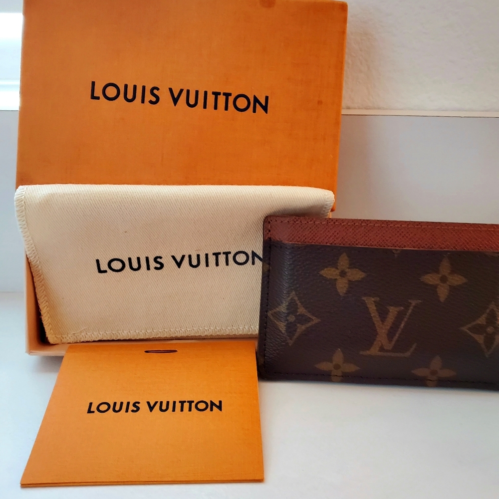 Louis Vuitton Monogram Brown Wallet. Has 3 Compartments & Holds Up to 10 Cards